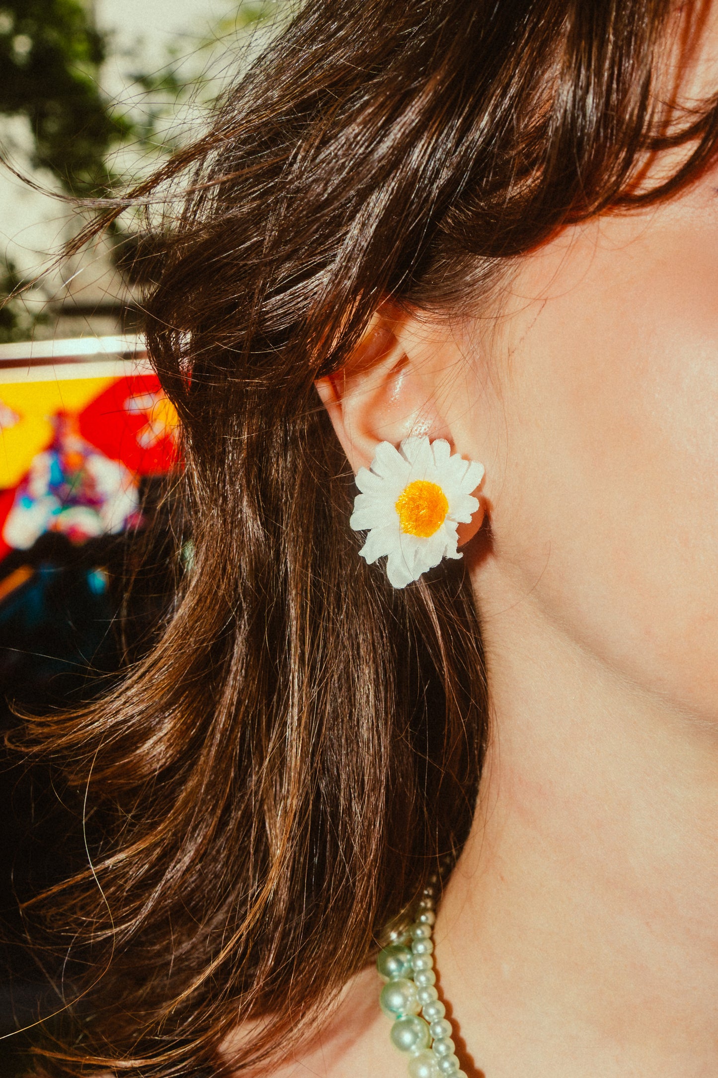 White daisy earrings