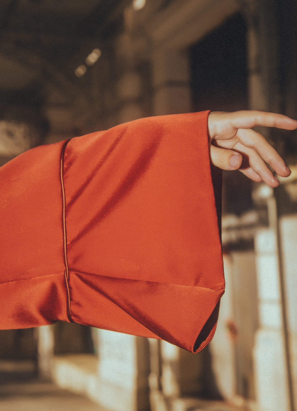 “Zinnia” satin shirt in cognac