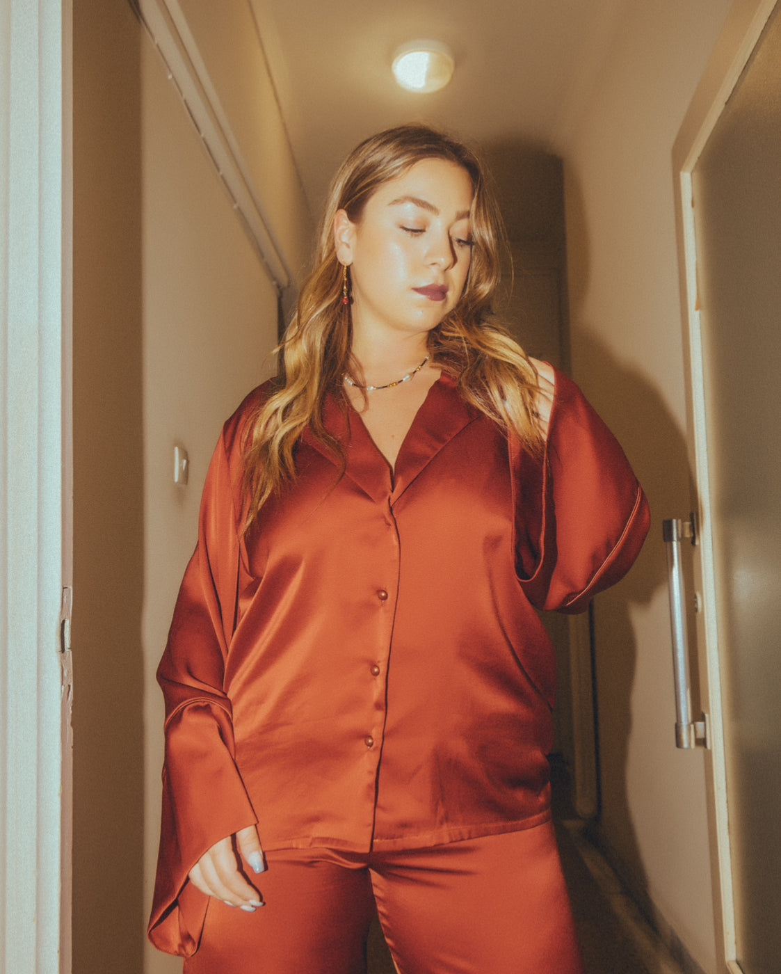 “Zinnia” satin shirt in cognac