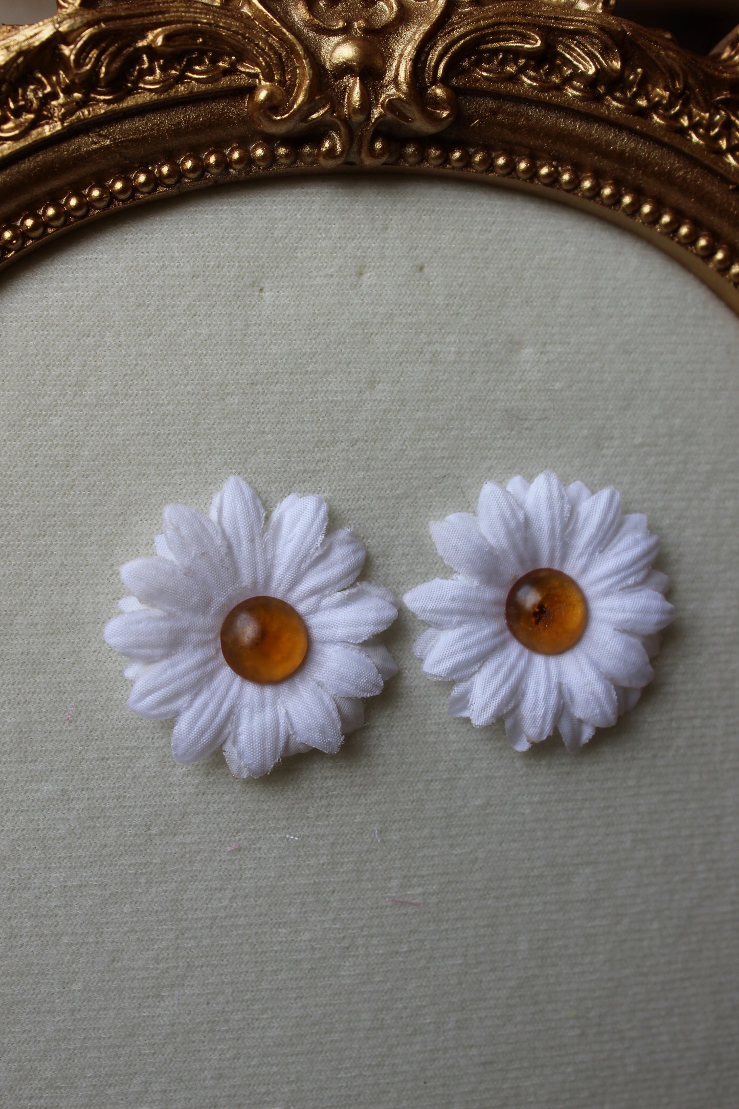 “Amber” daisy earrings