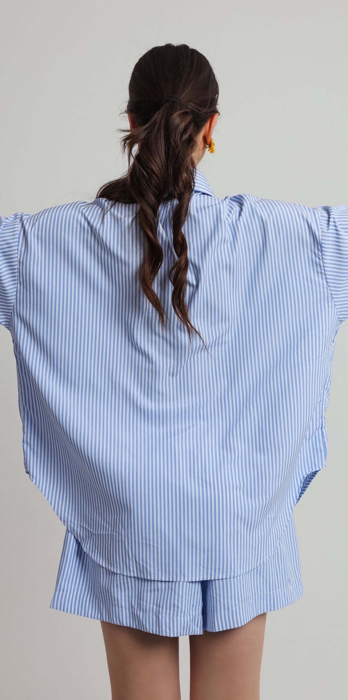 “Campanula” shorts in white with blue stripes