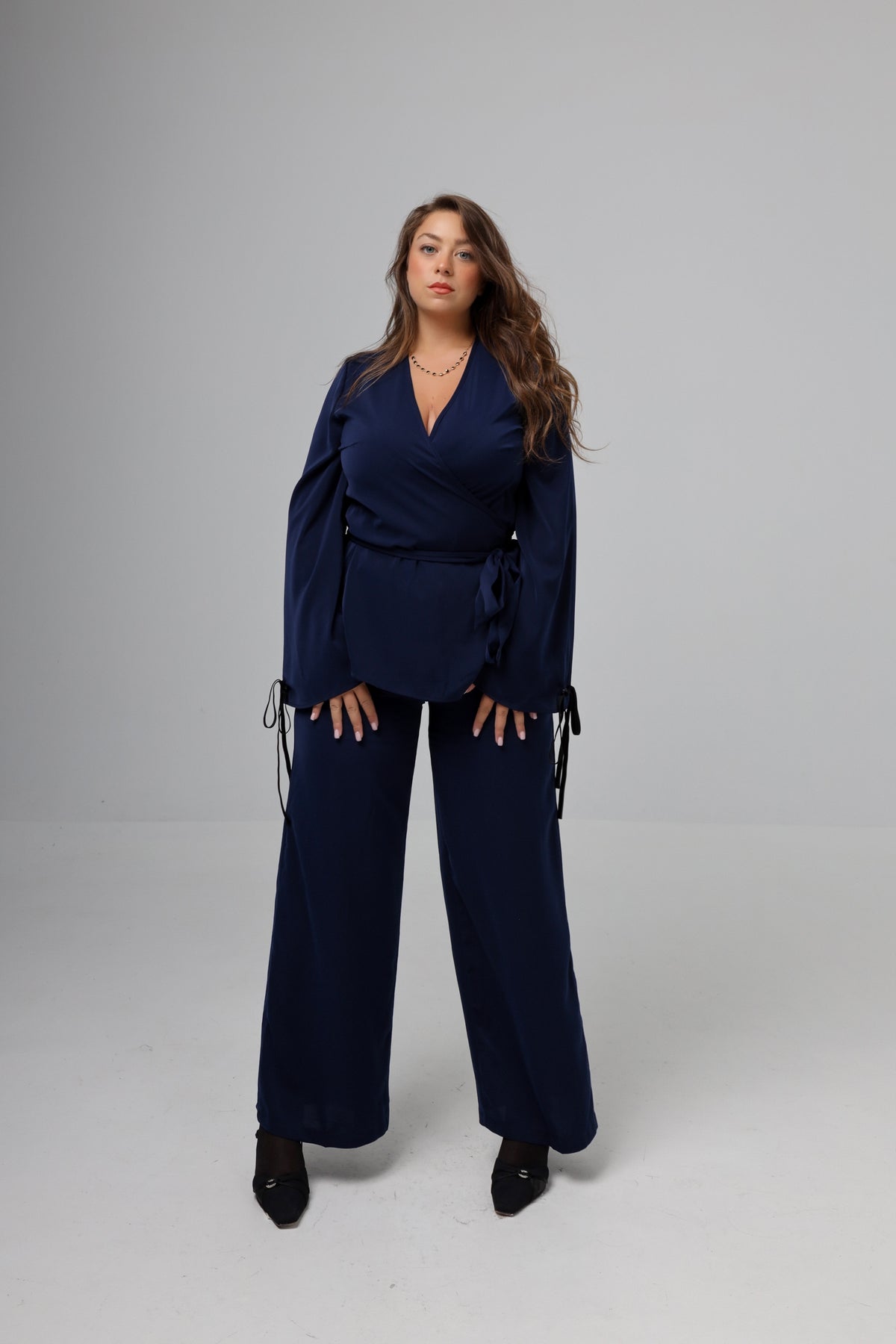 “Acacia” pants in navy blue