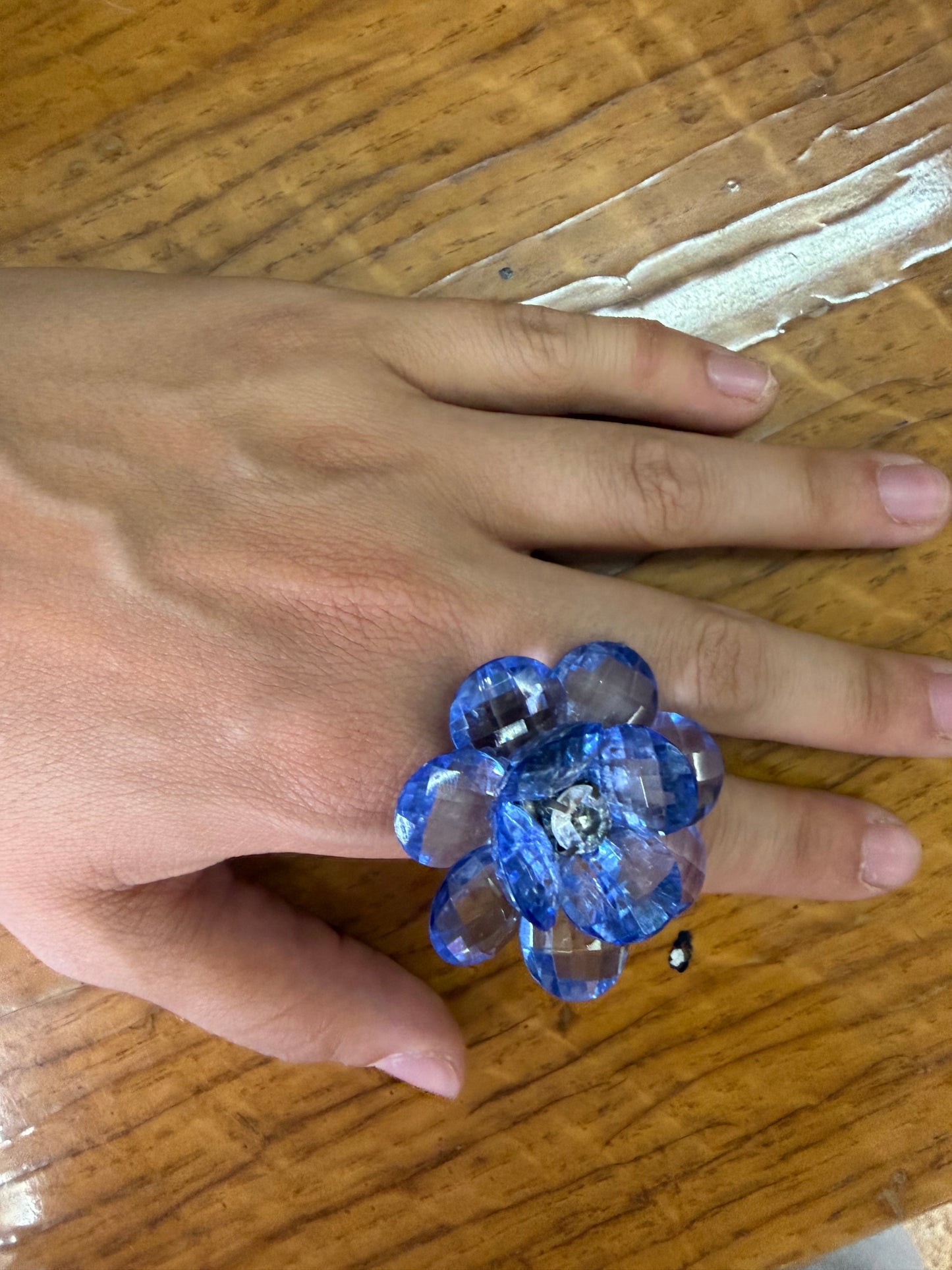 “Crystal Daisy” ring in blue