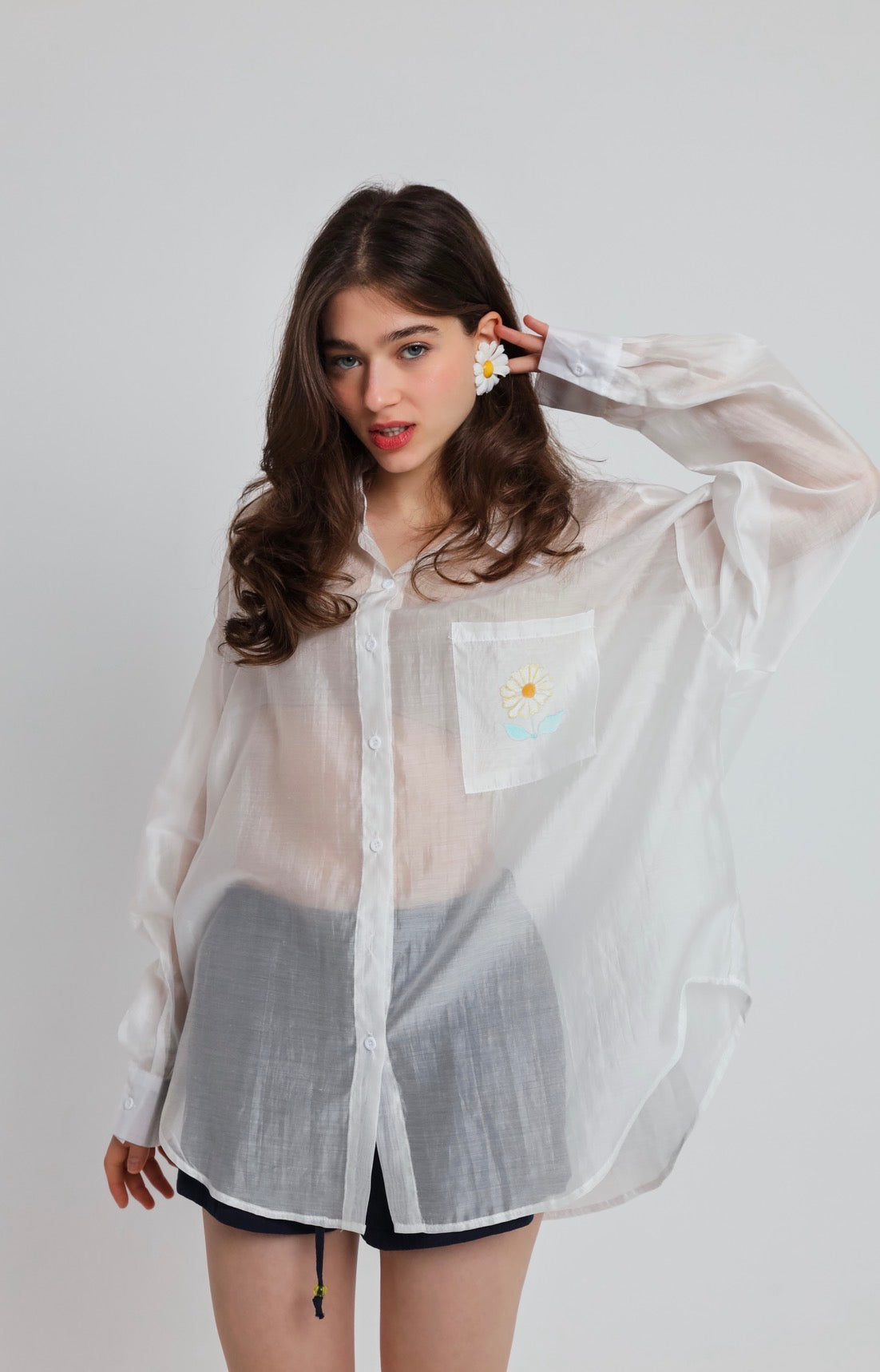 “Painted Daisy” silk shirt in white