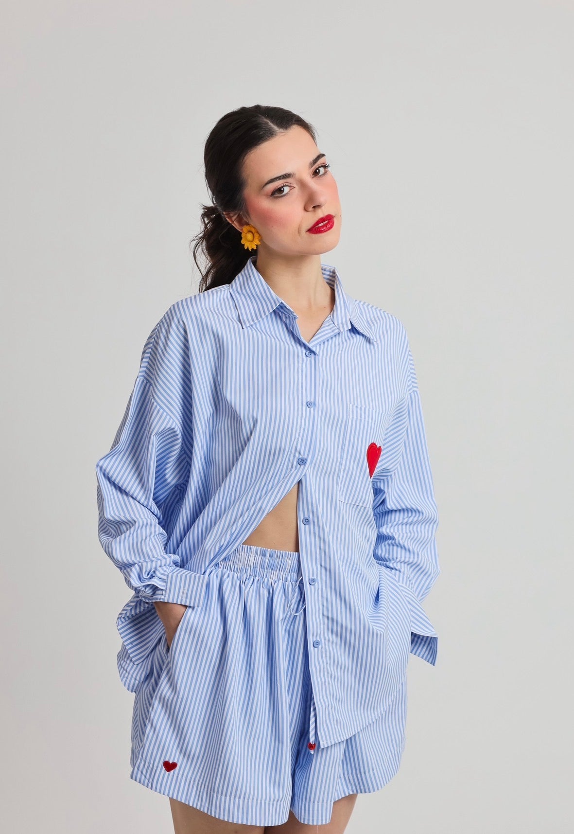 “Campanula” shorts in white with blue stripes