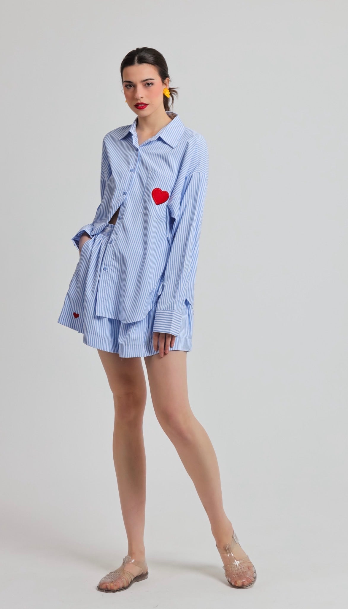 “Campanula” shorts in white with blue stripes