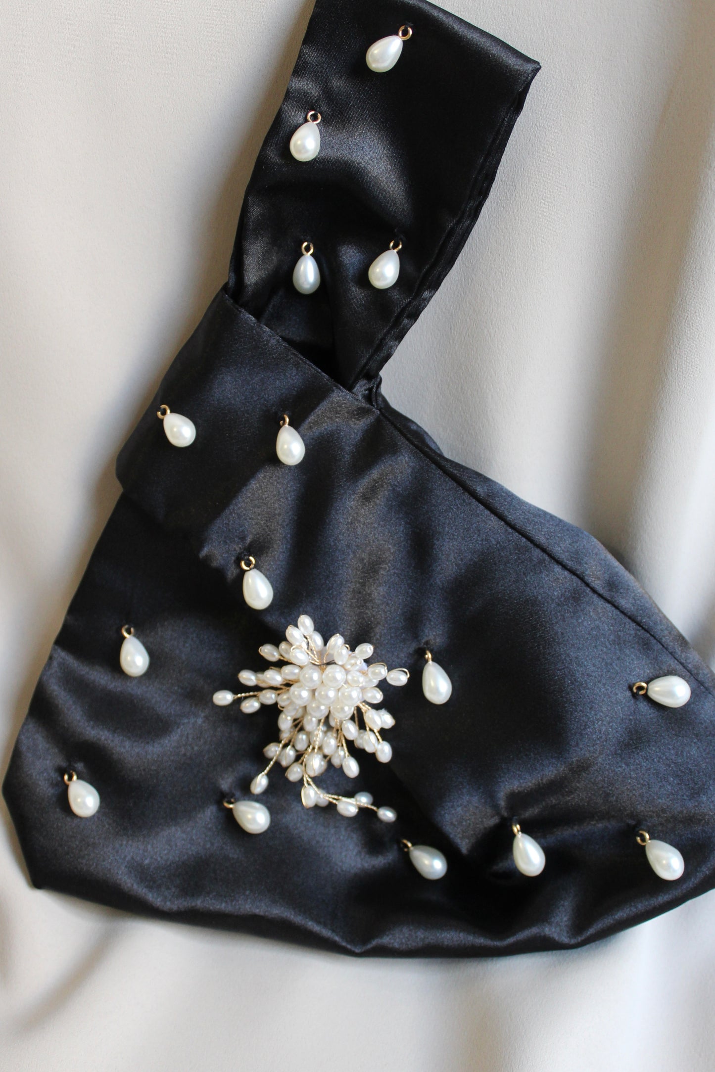 Desirée bag in black with pearls