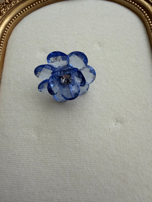 “Crystal Daisy” ring in blue