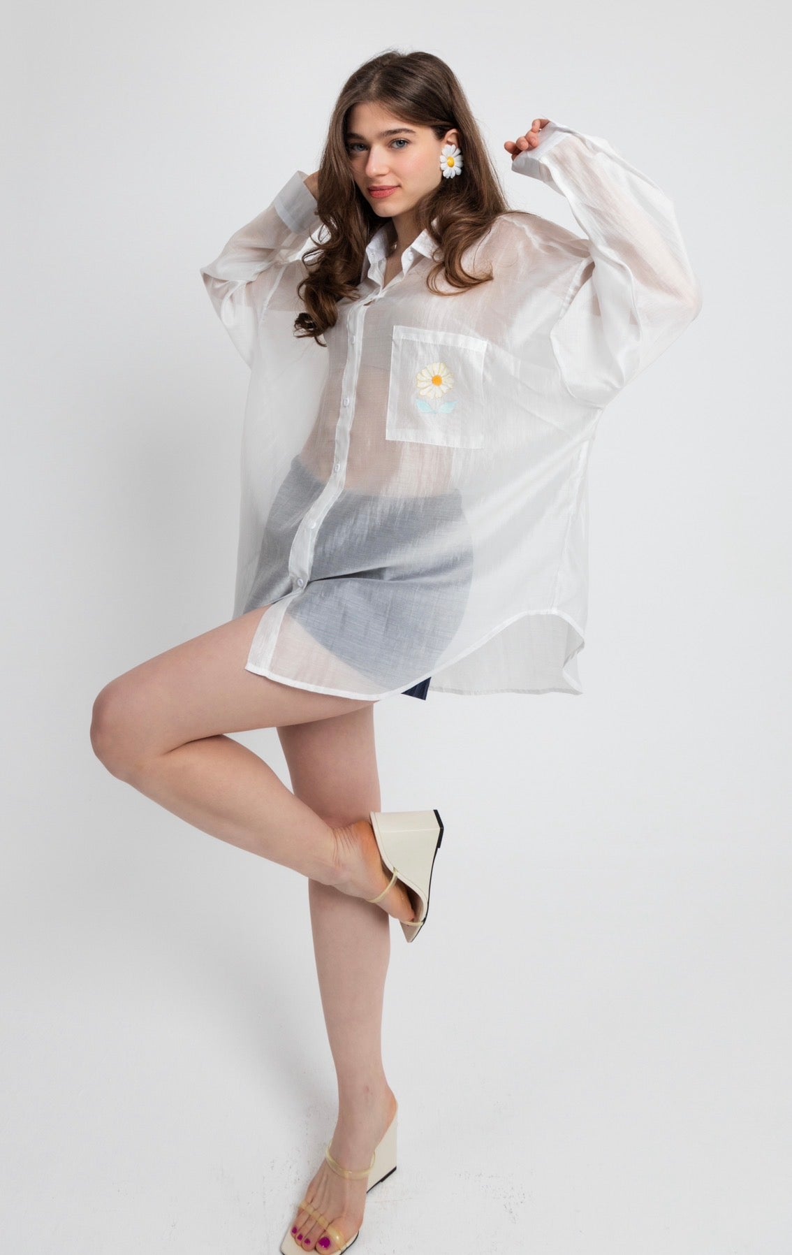 “Painted Daisy” silk shirt in white