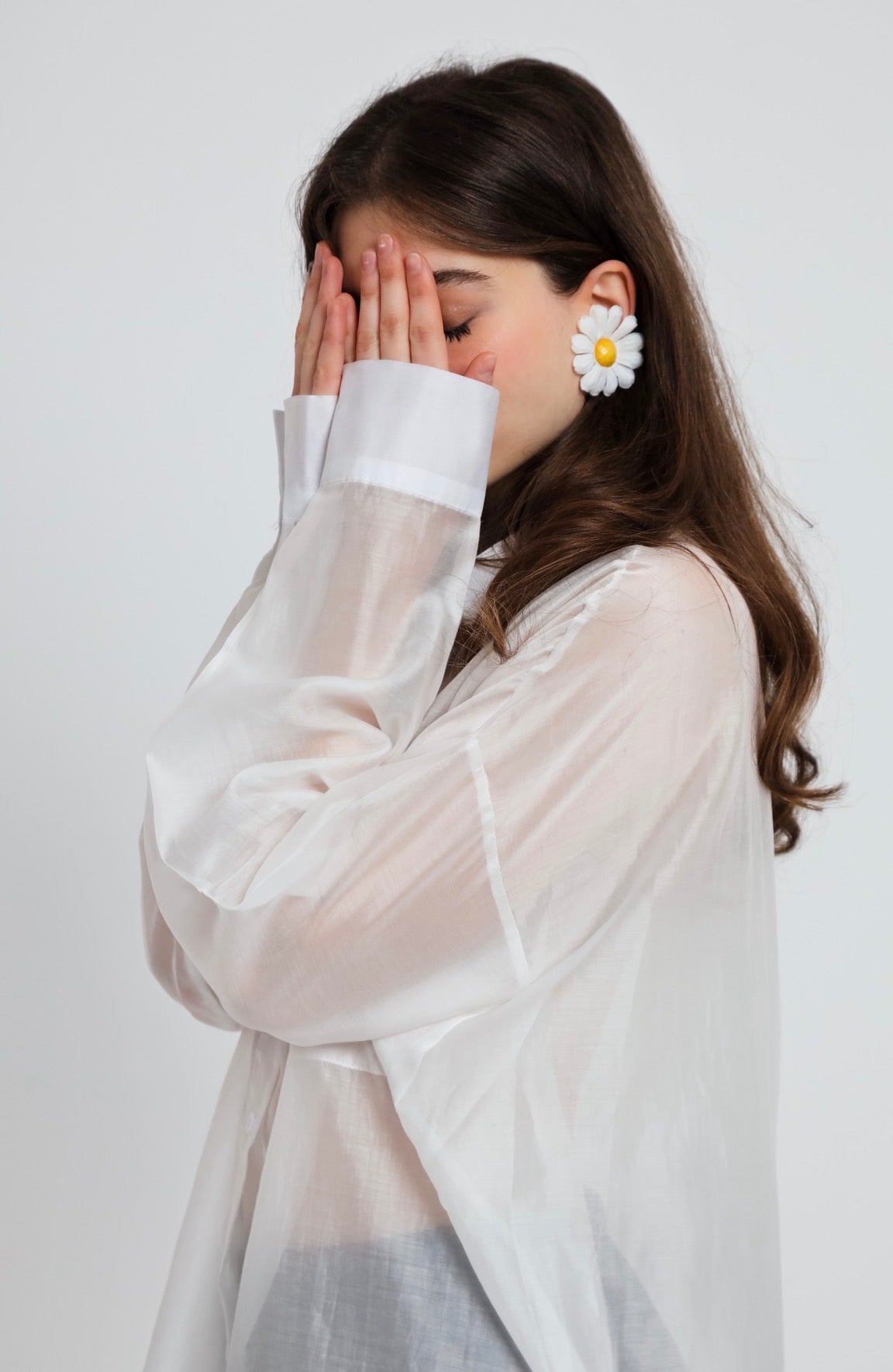 “Painted Daisy” silk shirt in white