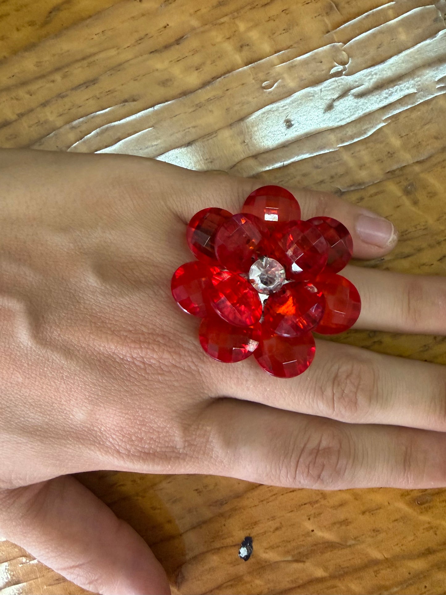 “Crystal Daisy” ring in red
