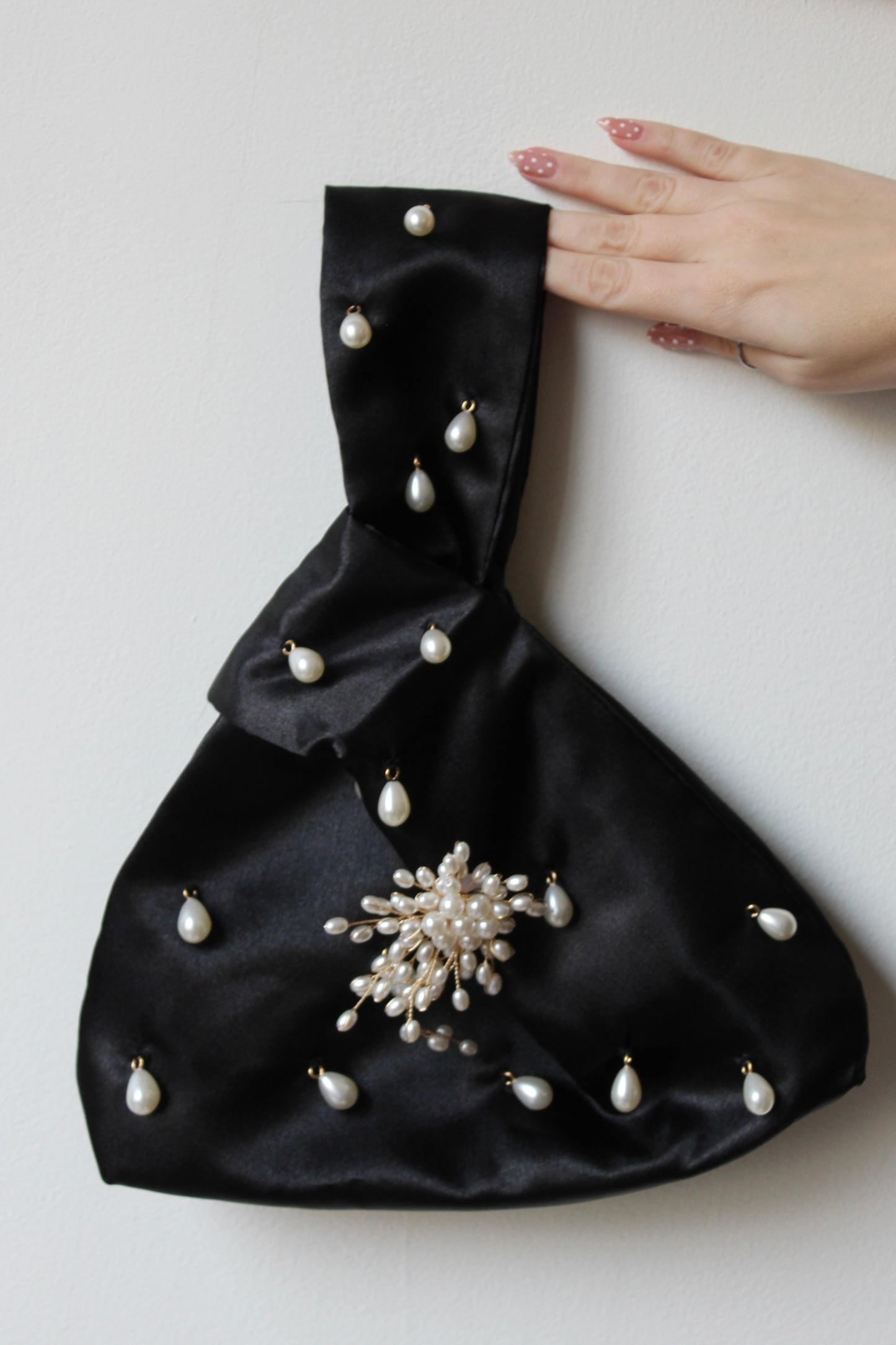 Desirée bag in black with pearls