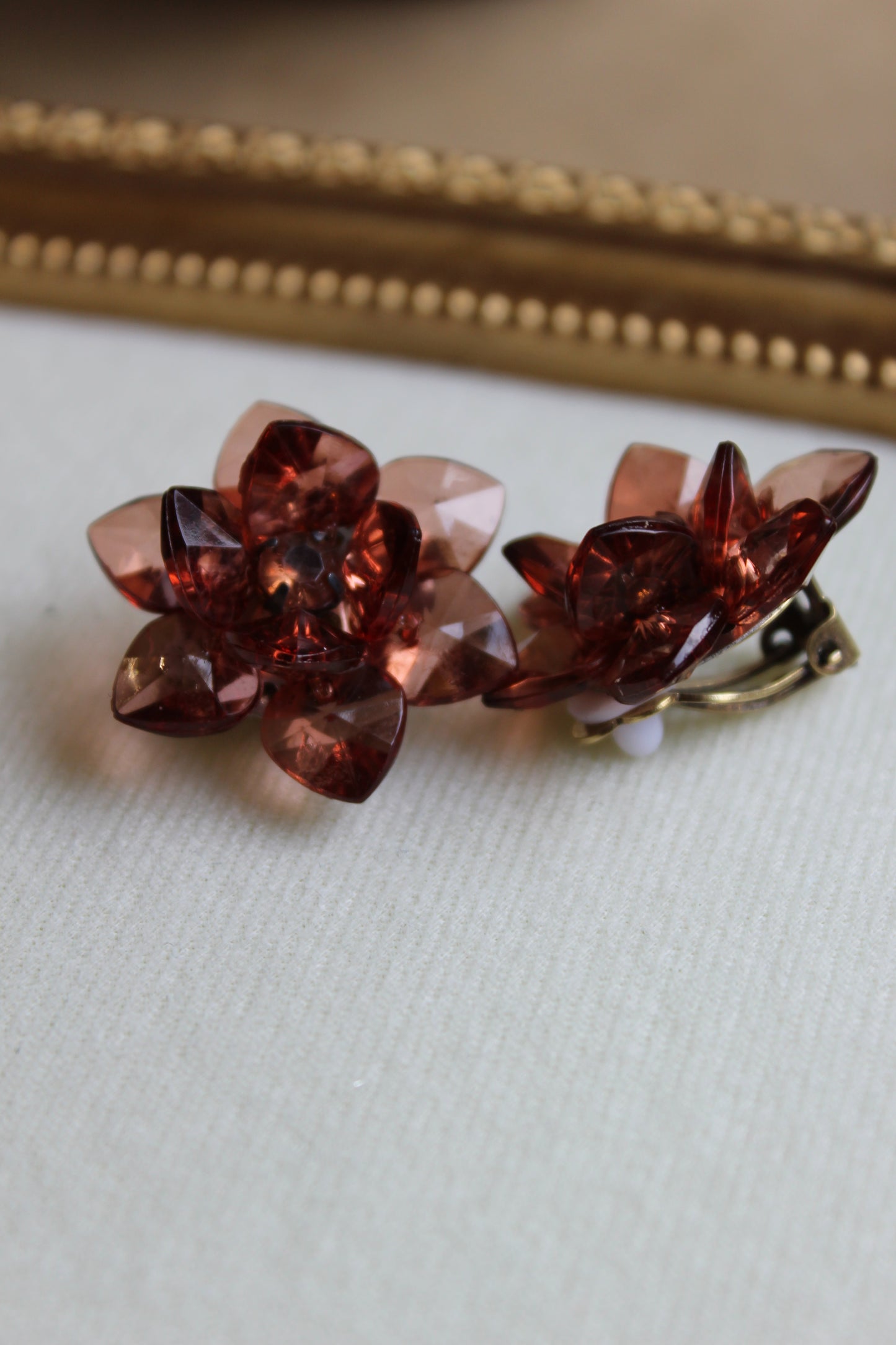 Lucy clip - on earrings