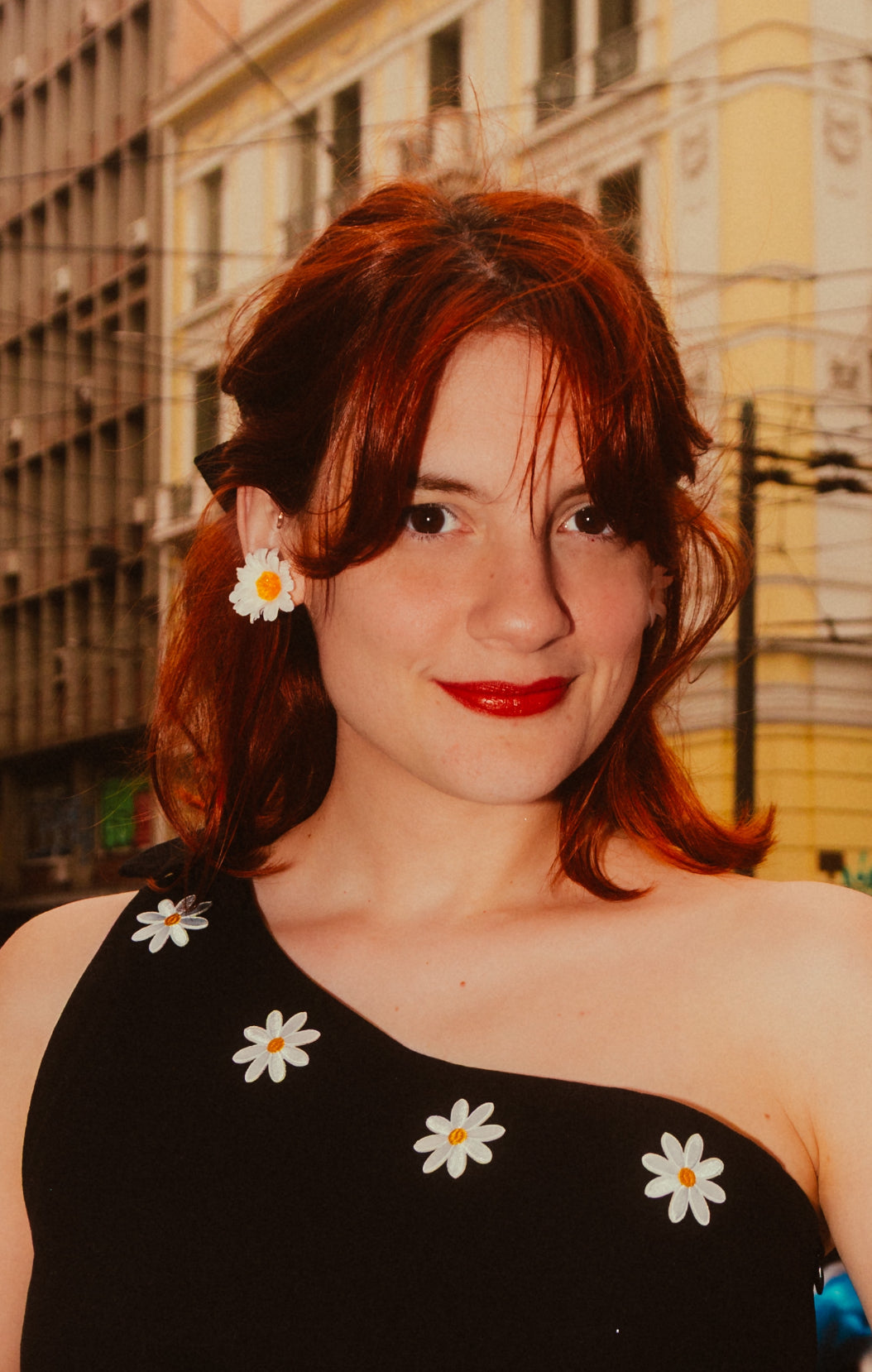 White daisy earrings