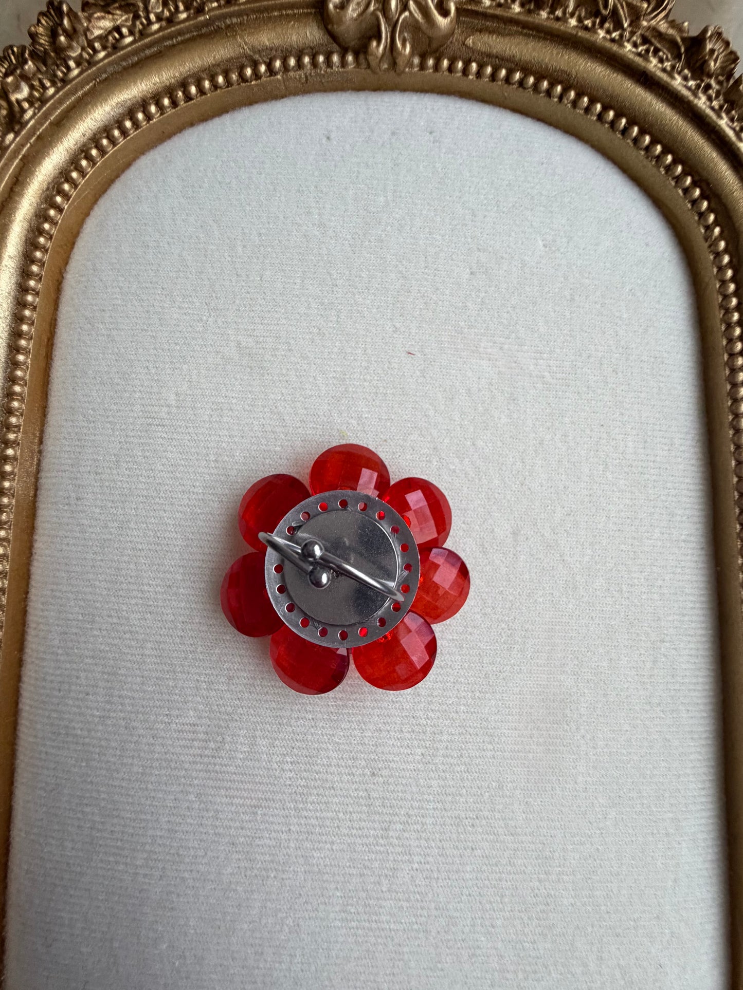 “Crystal Daisy” ring in red