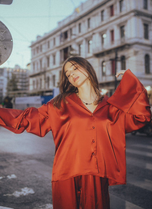 “Zinnia” satin shirt in cognac