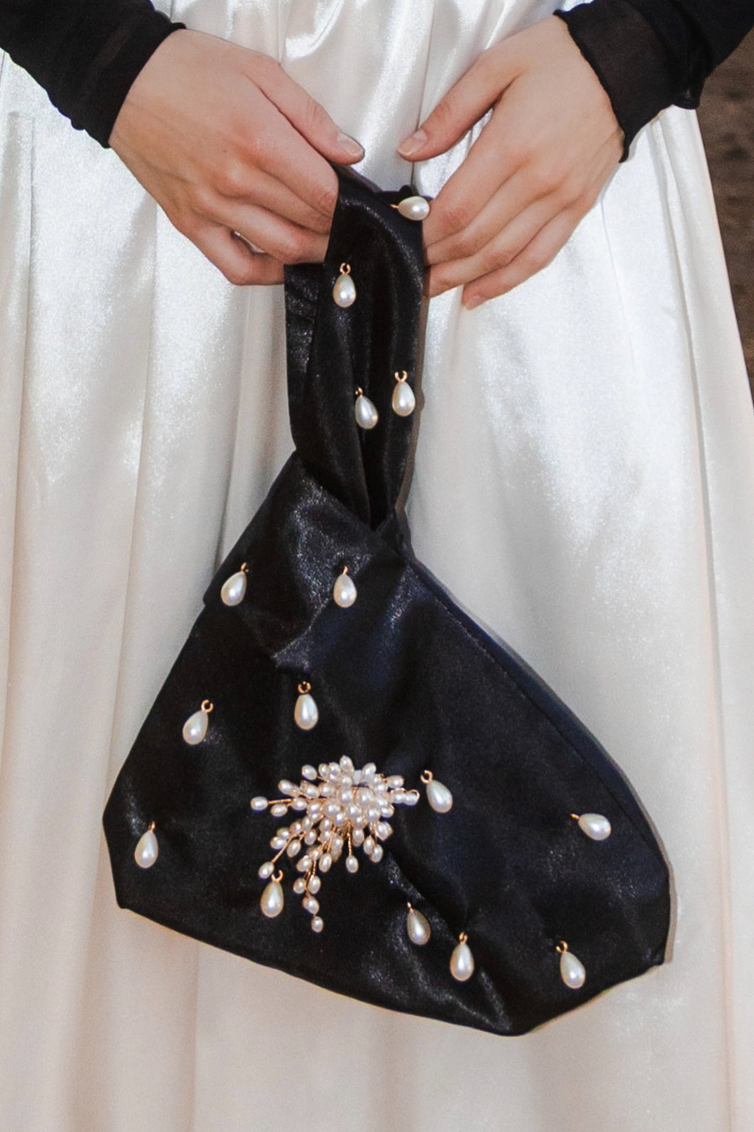Desirée bag in black with pearls