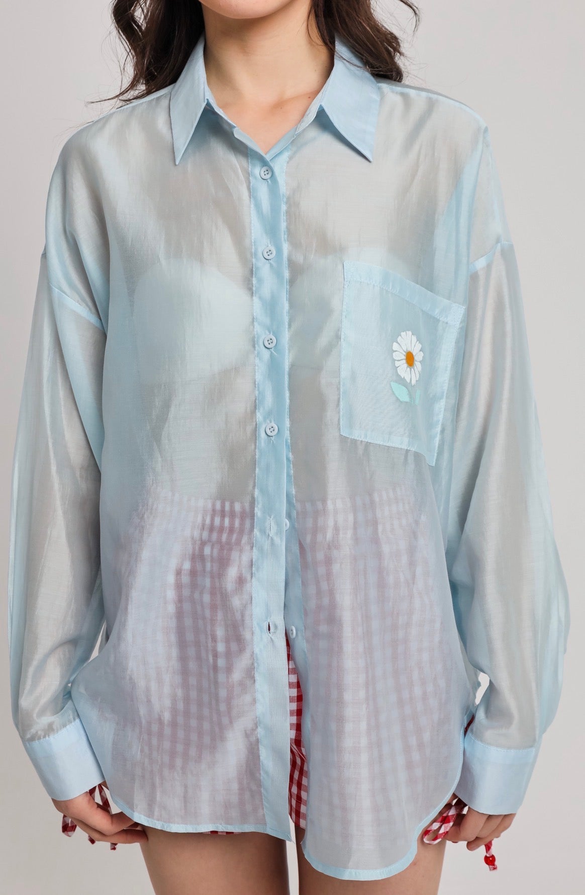 “Painted Daisy” silk shirt in light blue