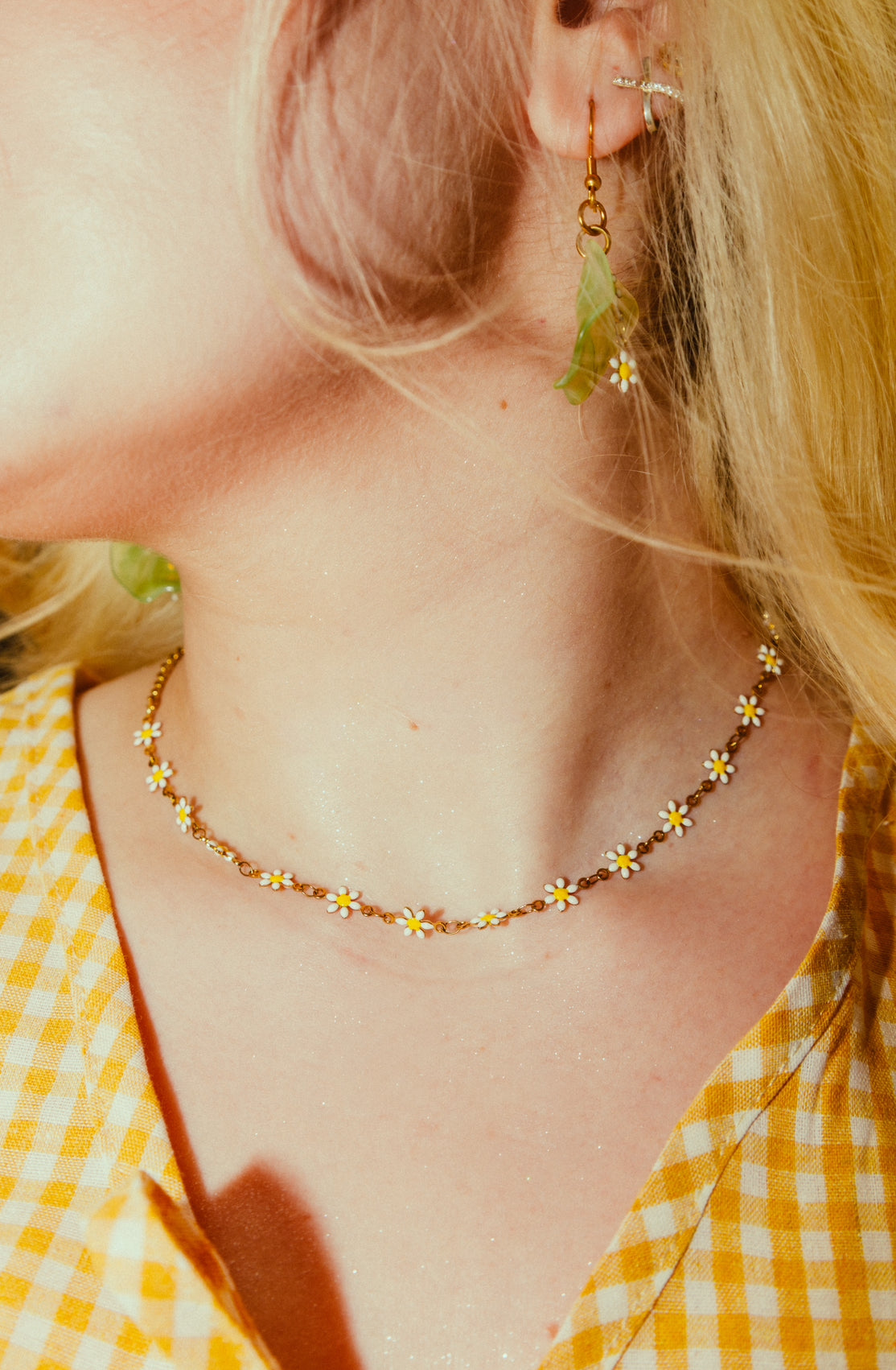 “Daisy with twist” earrings