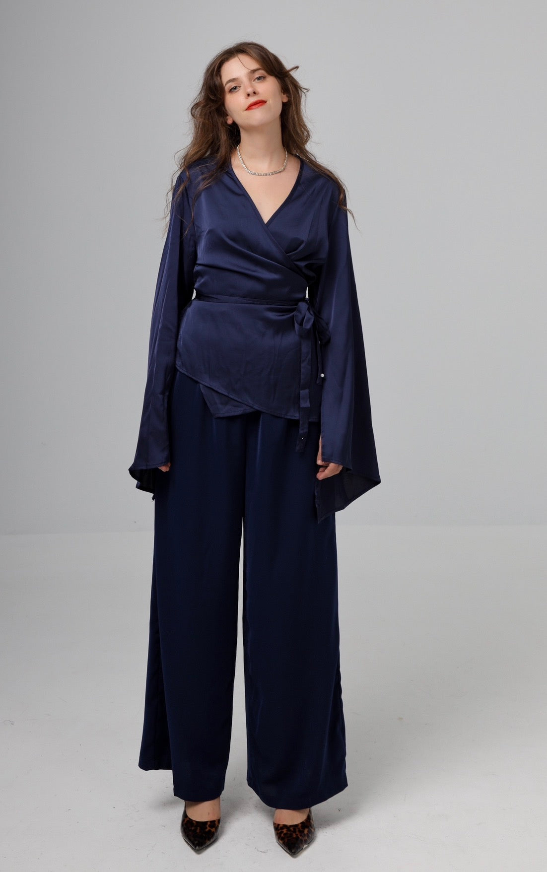 “Acacia” pants in navy blue