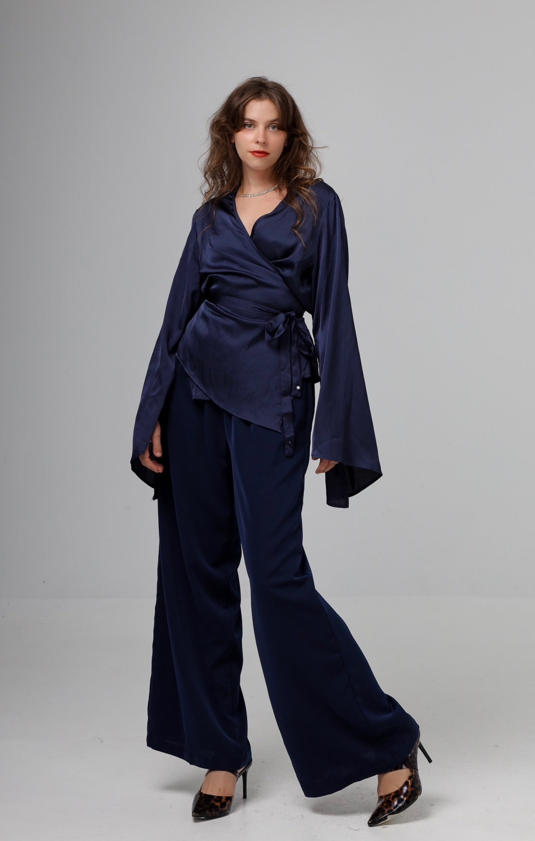 “Acacia” pants in navy blue