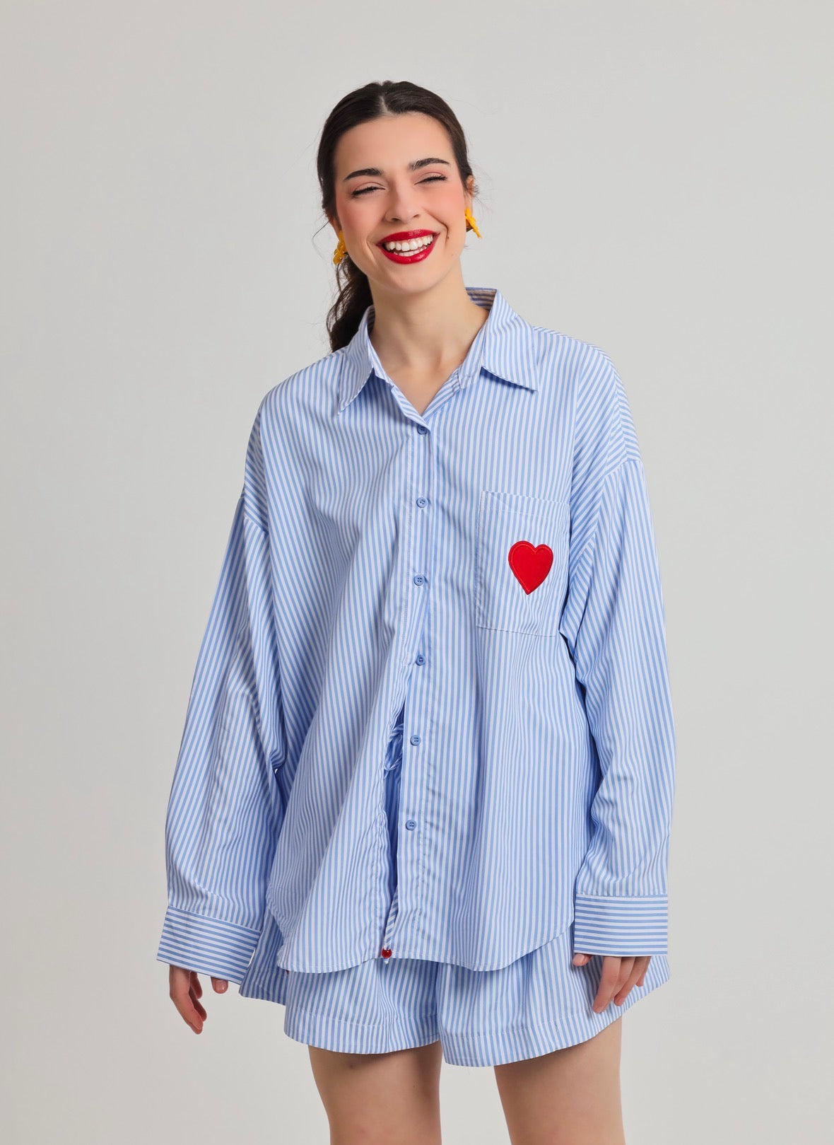 “Campanula” shorts in white with blue stripes