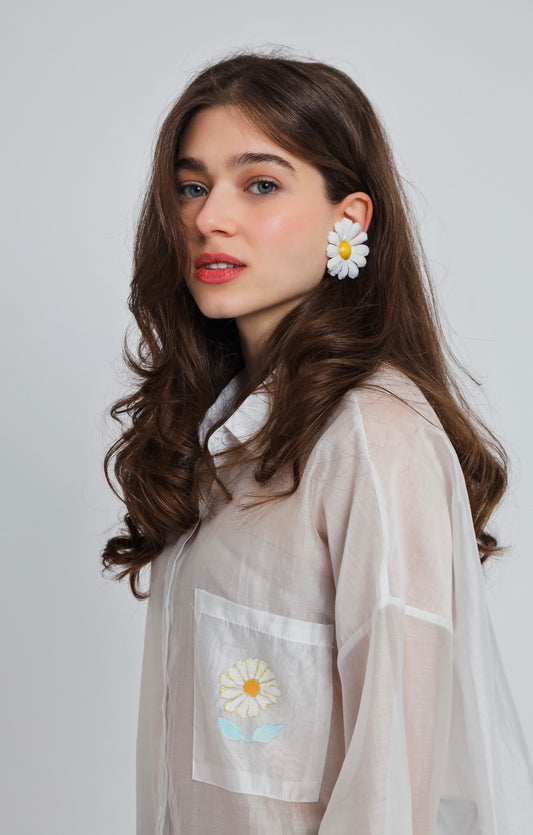 “Painted Daisy” silk shirt in white