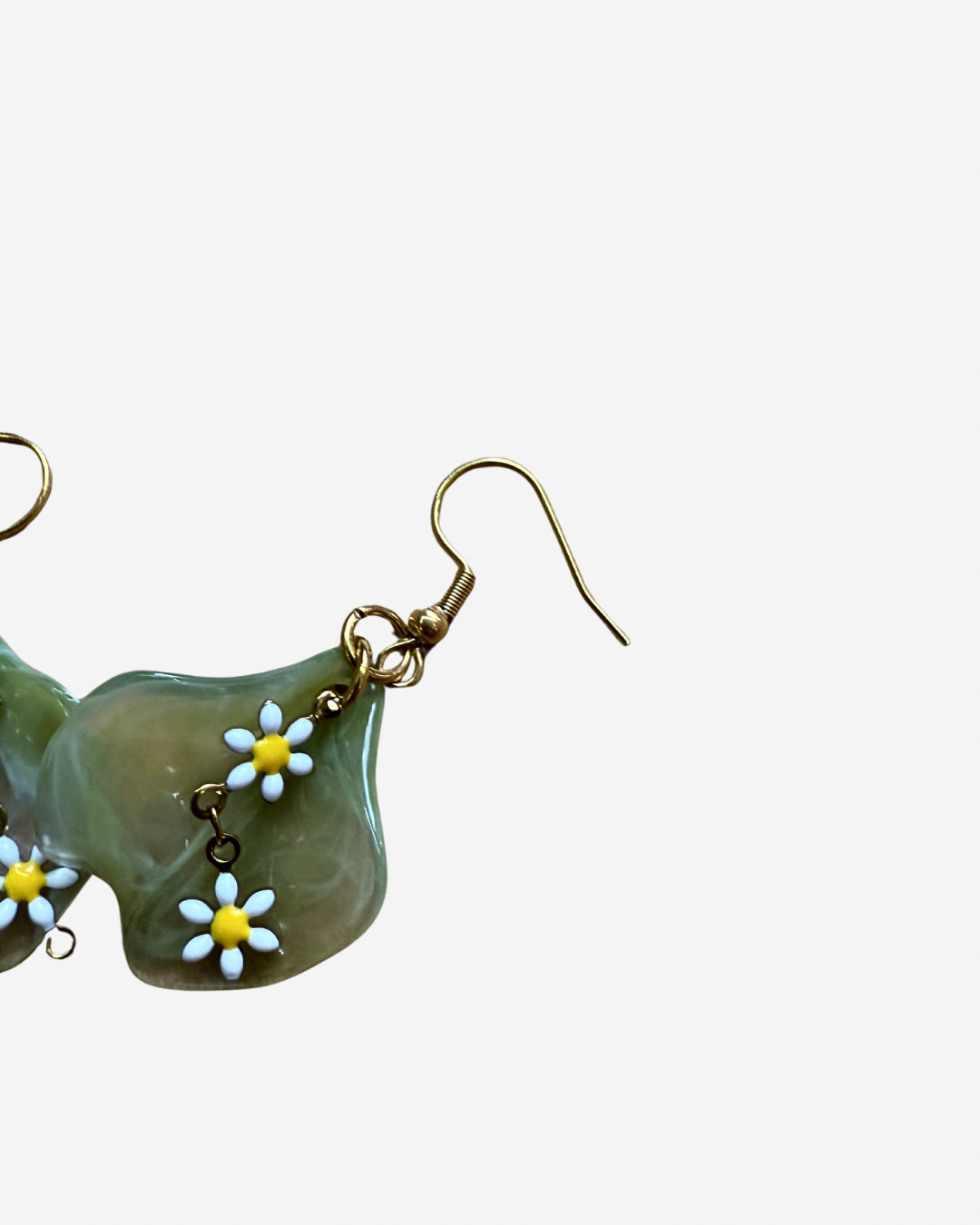 “Daisy with twist” earrings