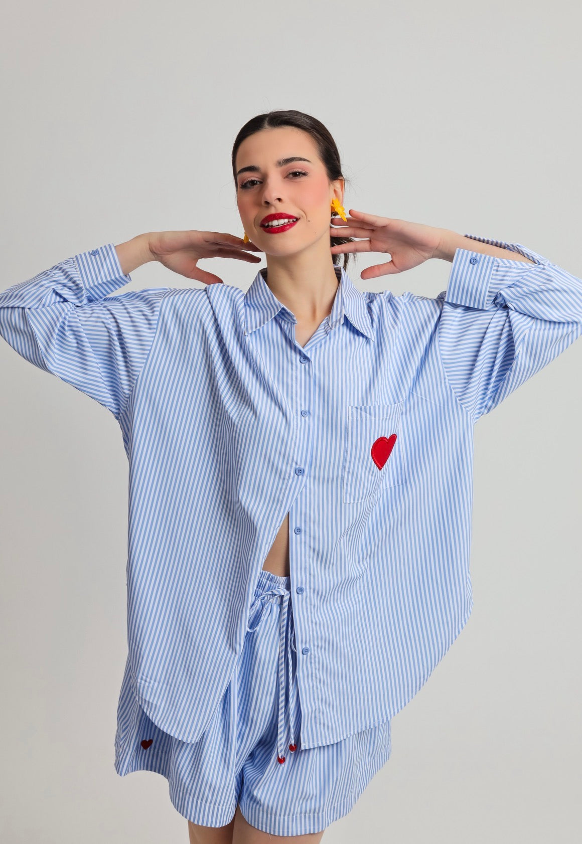 “Campanula” shorts in white with blue stripes