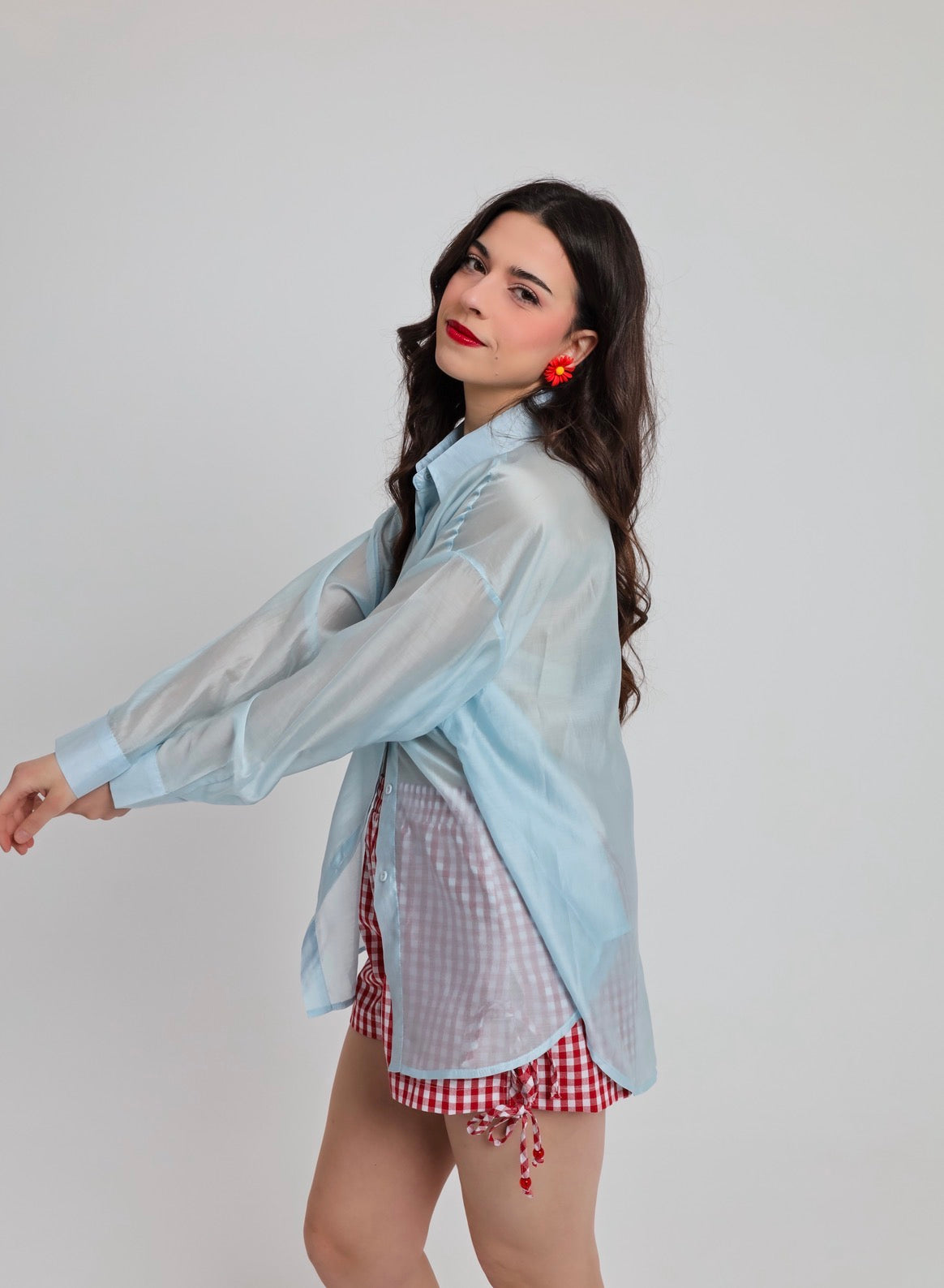 “Painted Daisy” silk shirt in light blue