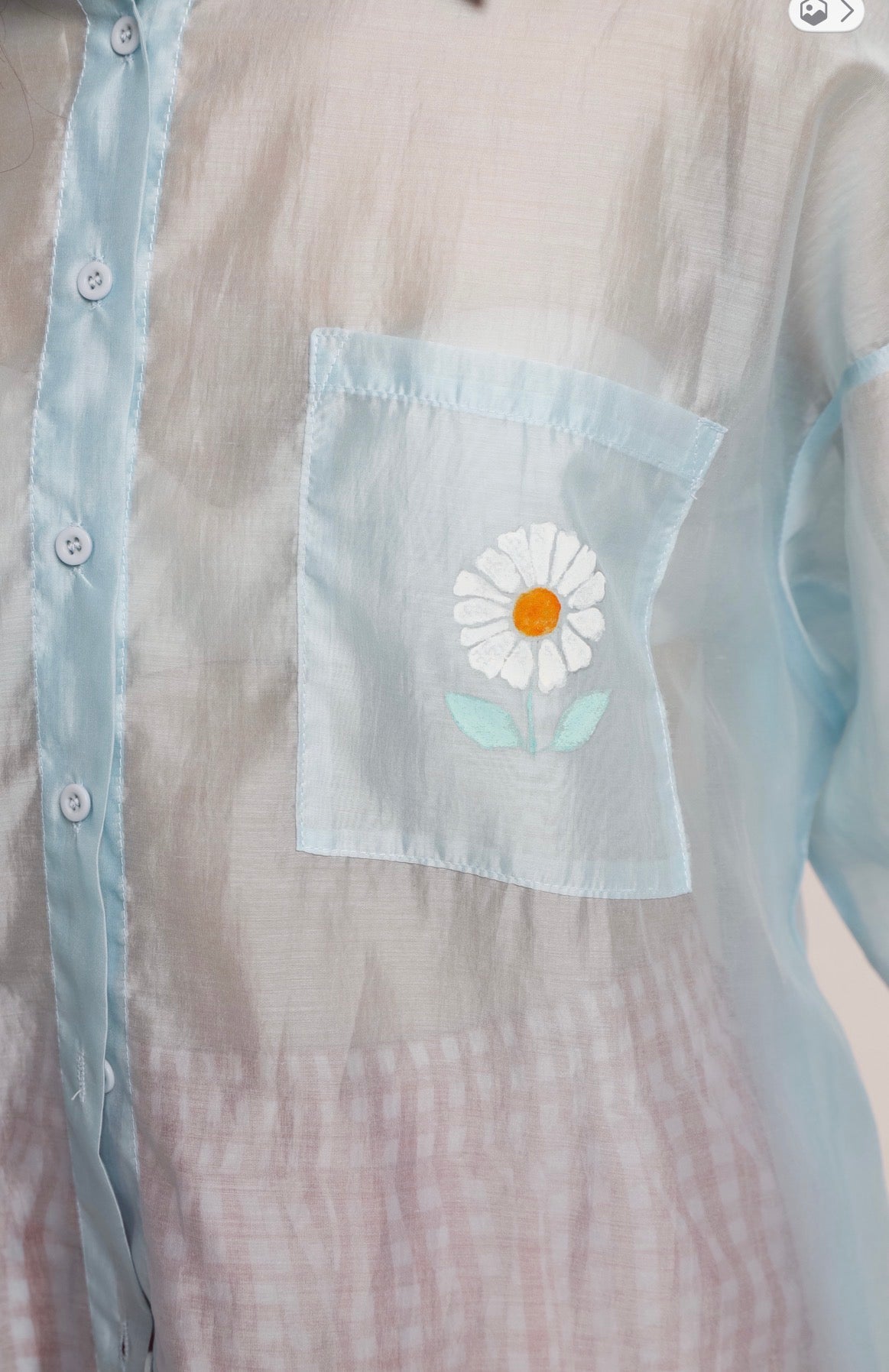 “Painted Daisy” silk shirt in light blue