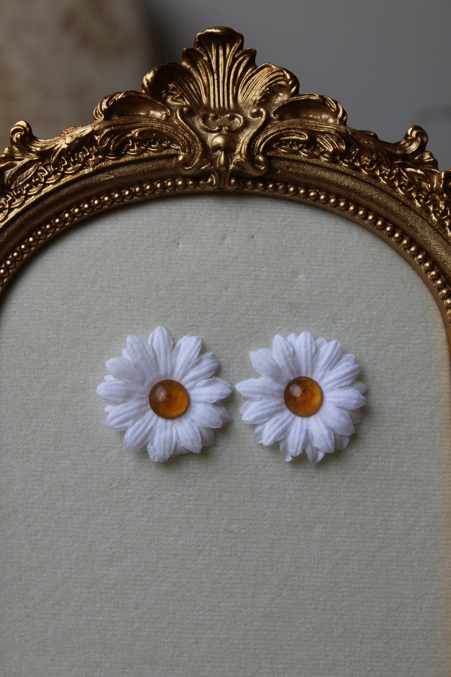 “Amber” daisy earrings