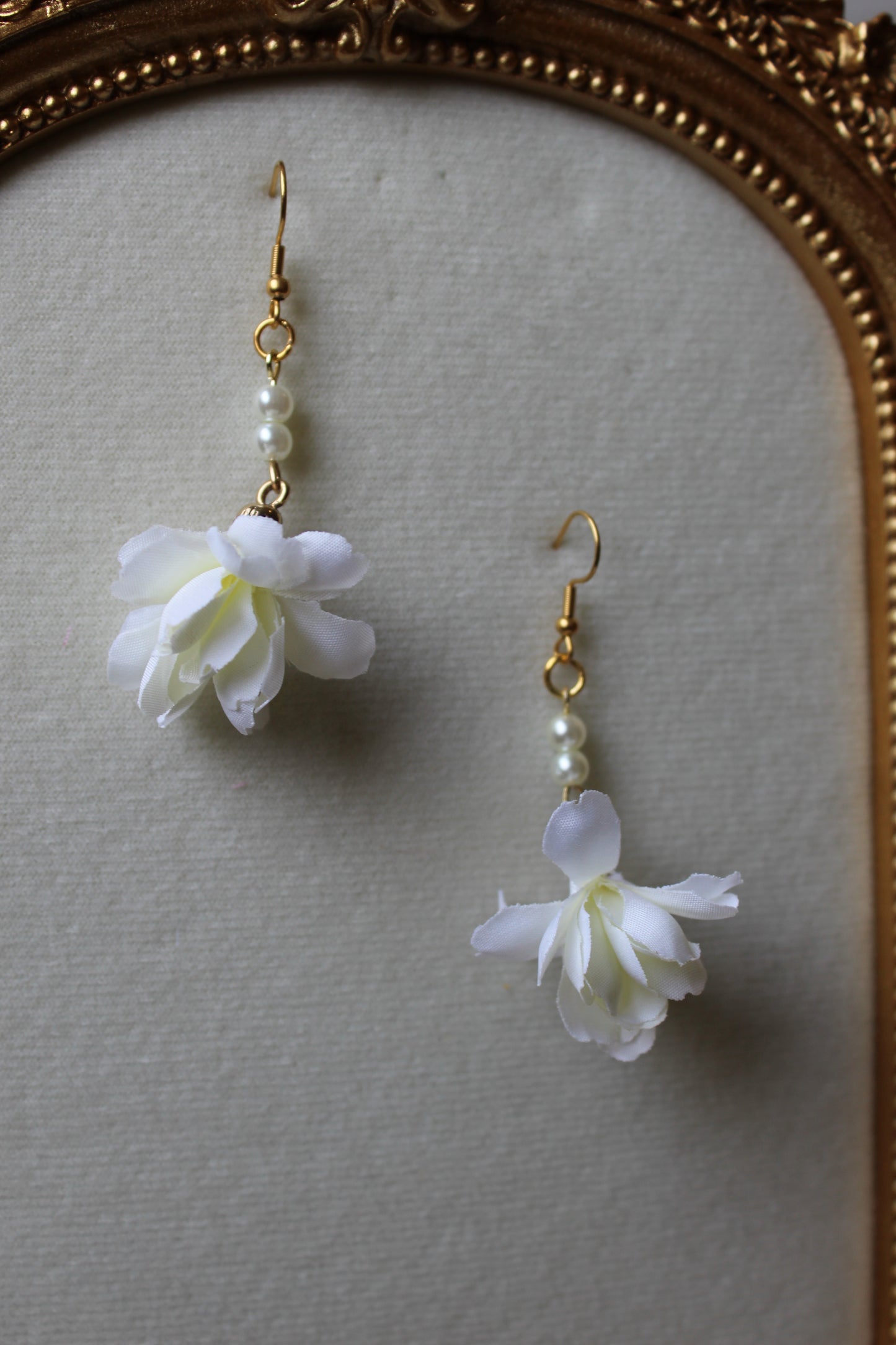 “Chrysanthemum” earrings