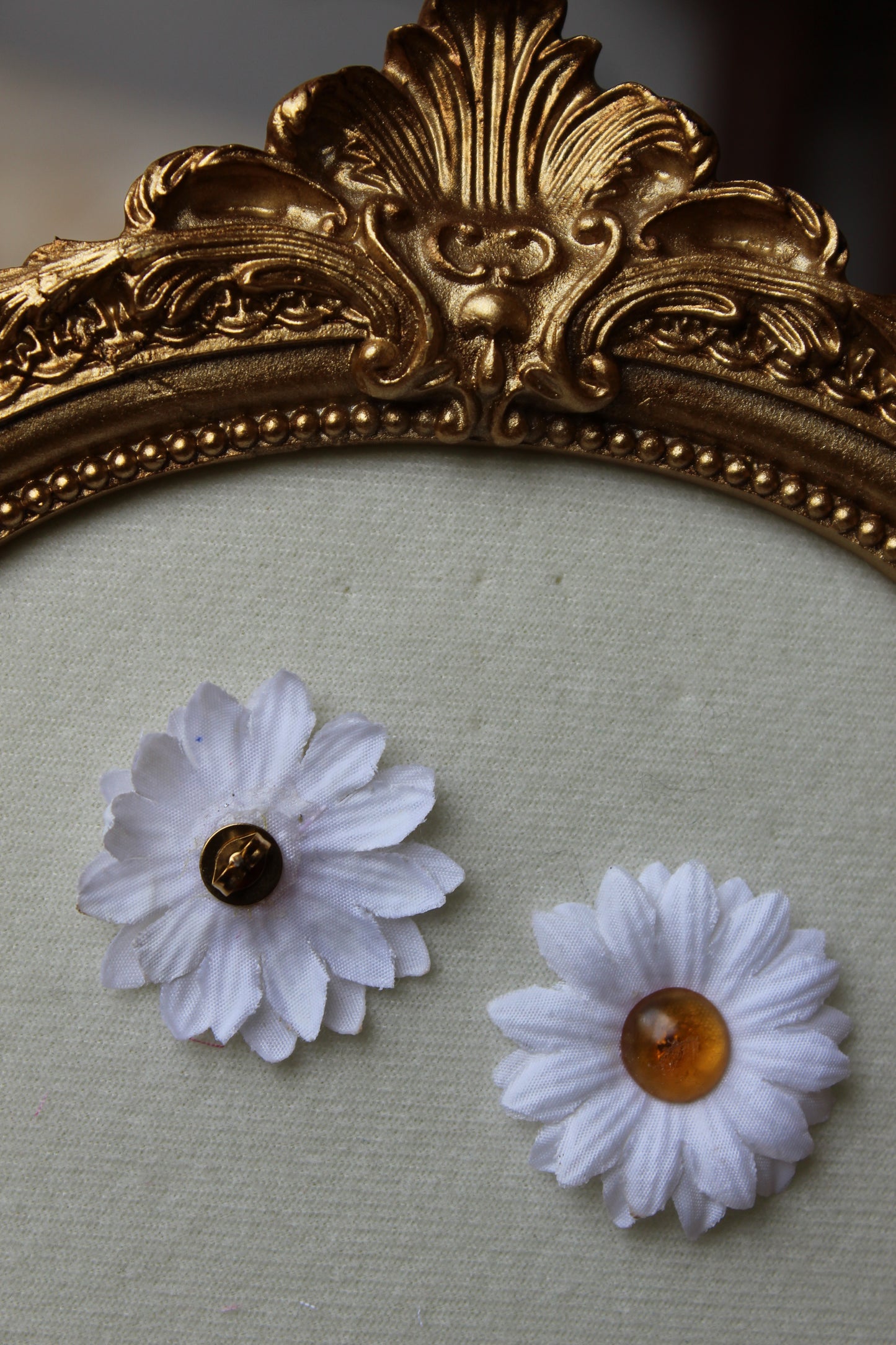 “Amber” daisy earrings