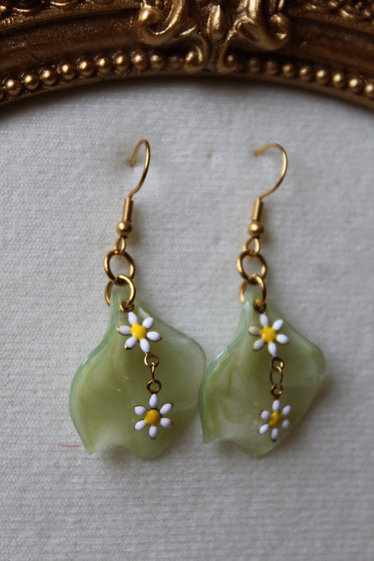 “Daisies with twist” earrings