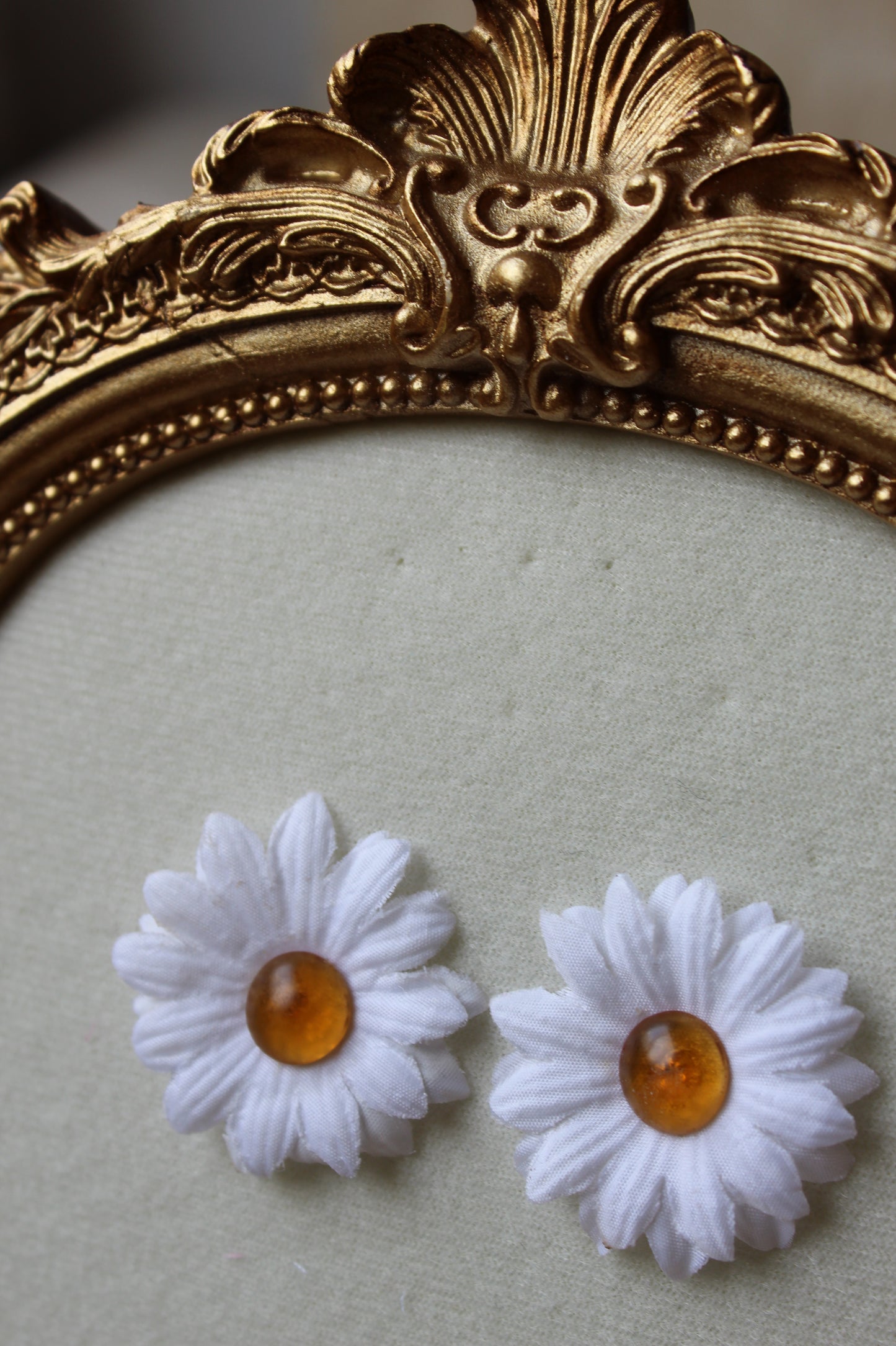 “Amber” daisy earrings