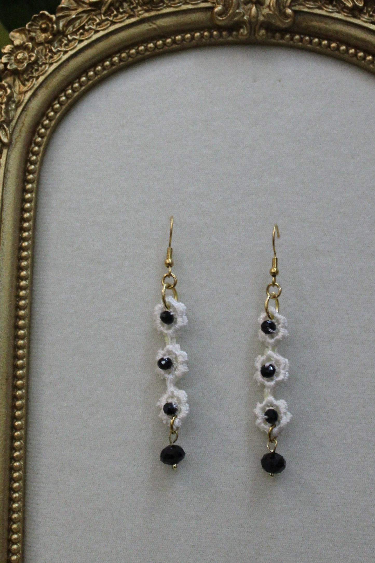 “Lace Daisy” earrings