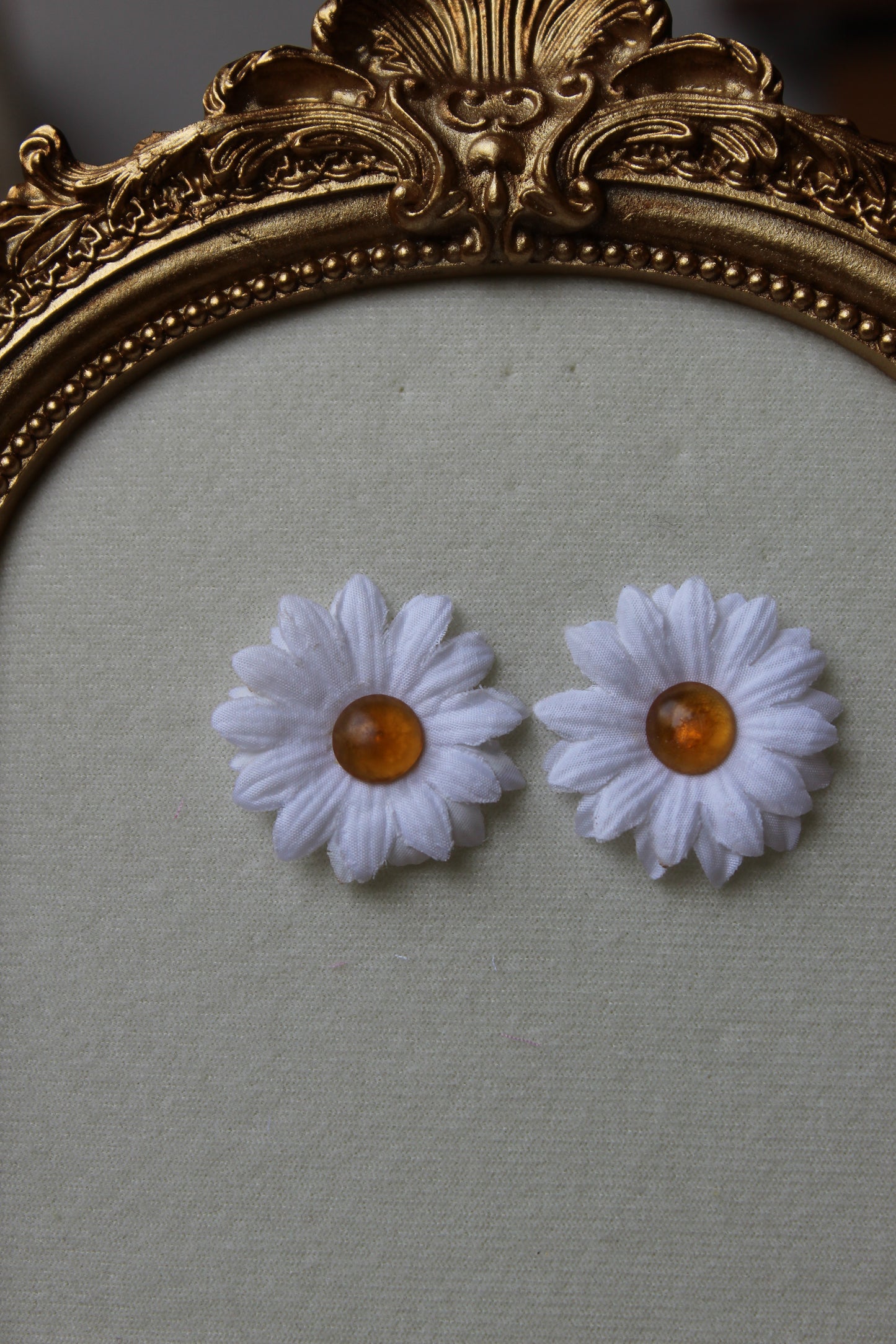 “Amber” daisy earrings