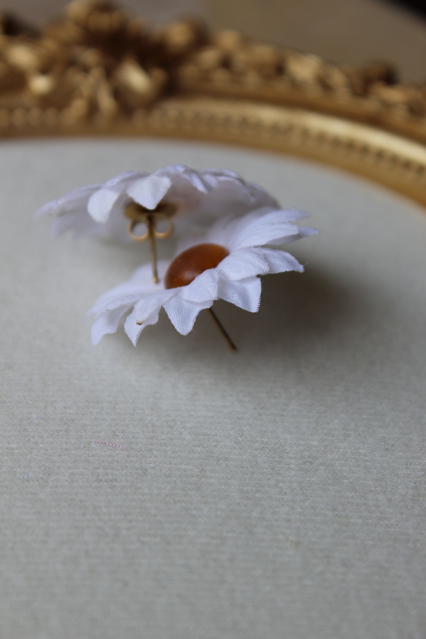 “Amber” daisy earrings