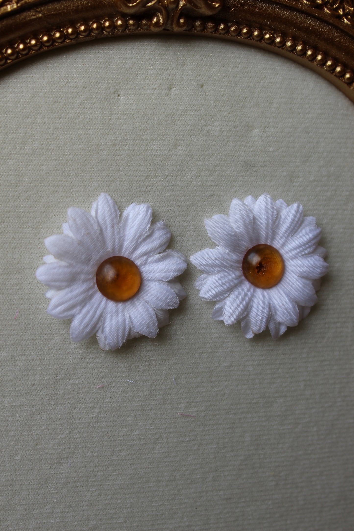 “Amber” daisy earrings