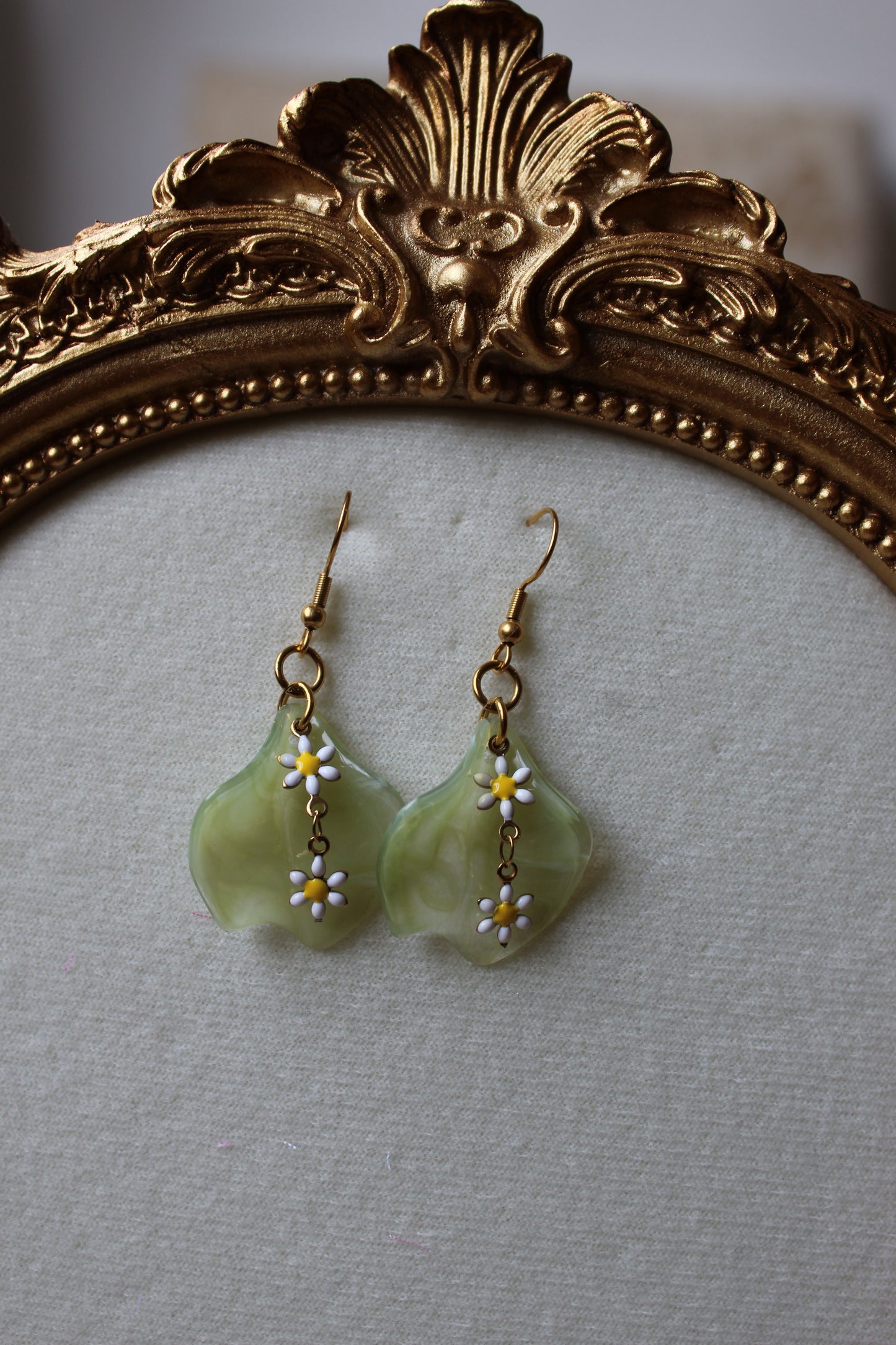“Daisies with twist” earrings