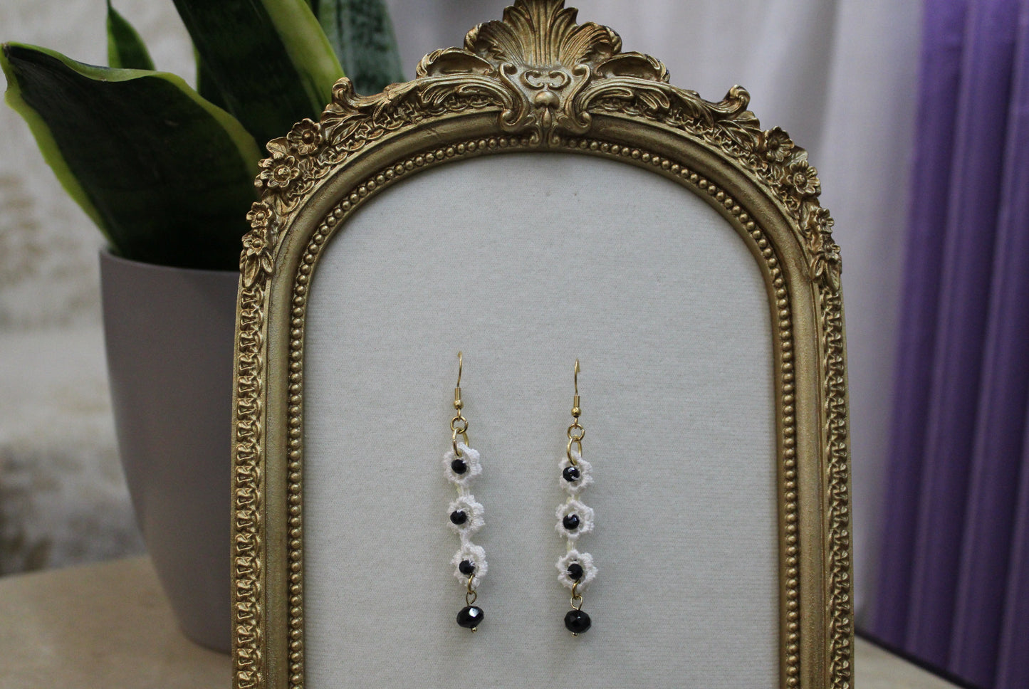 “Lace Daisy” earrings